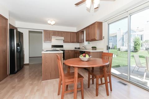 540 Valleyview Dr, Bartlett, IL 60103 photo 9