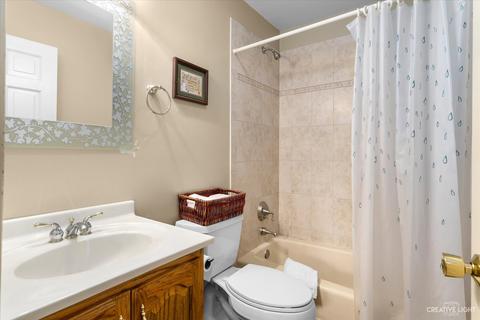 416 E 12th Ave, Naperville, IL 60563 photo 10