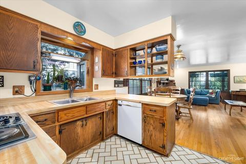 416 E 12th Ave, Naperville, IL 60563 photo 5