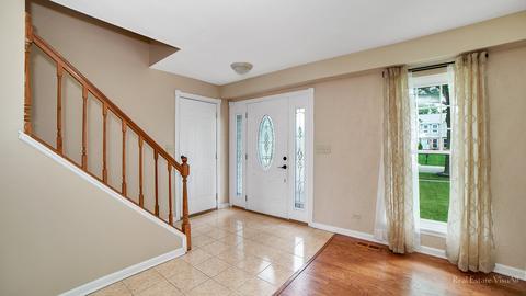 1023 Longford Rd, Bartlett, IL 60103 photo 2