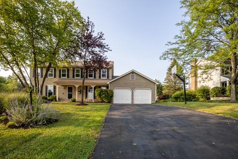 1360 Spring Hill Dr, Algonquin, IL 60102 photo 2