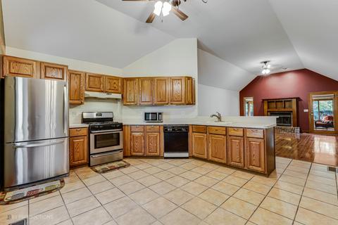 2576 E Heritage Dr, Kankakee, IL 60901 photo 4