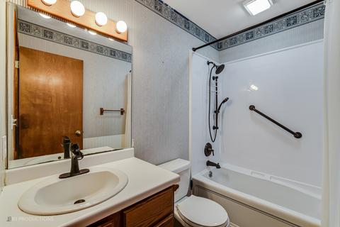 2576 E Heritage Dr, Kankakee, IL 60901 photo 12