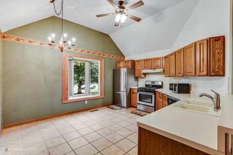 2576 E Heritage Dr, Kankakee, IL 60901 photo 3