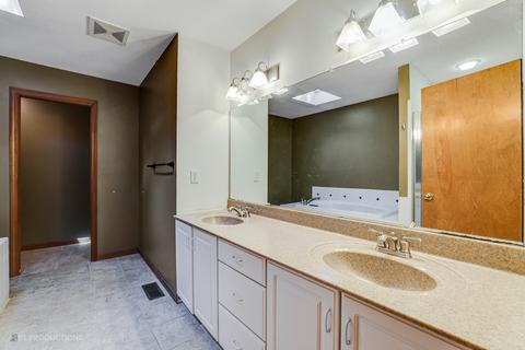 2576 E Heritage Dr, Kankakee, IL 60901 photo 10