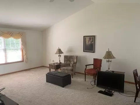 3243 Becker Dr, Peru, IL 61354 photo 5