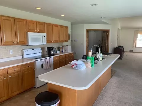 3243 Becker Dr, Peru, IL 61354 photo 8
