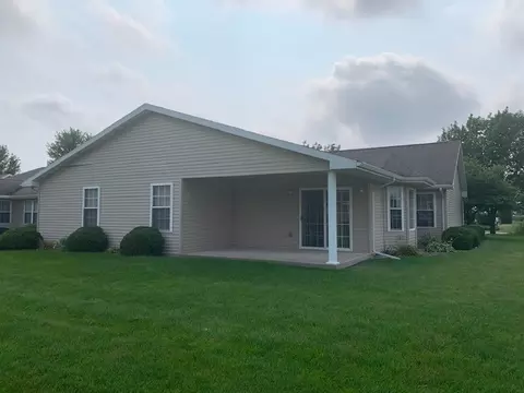 3243 Becker Dr, Peru, IL 61354 photo 2