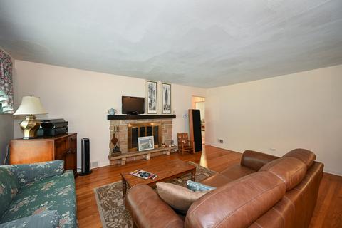 925 S Gables Blvd, Wheaton, IL 60189 photo 5