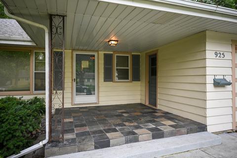 925 S Gables Blvd, Wheaton, IL 60189 photo 4