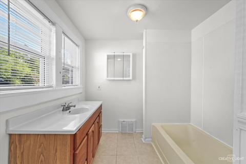 263 Moseley St, Elgin, IL 60123 photo 14