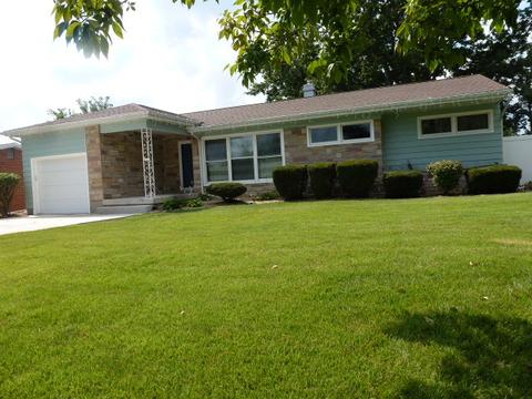24 Beech Dr, Clinton, IL 61727 photo 1