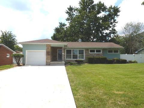 24 Beech Dr, Clinton, IL 61727 photo 2