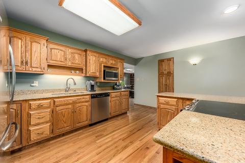 16330 S Mcgrath Dr, Plainfield, IL 60586 photo 4