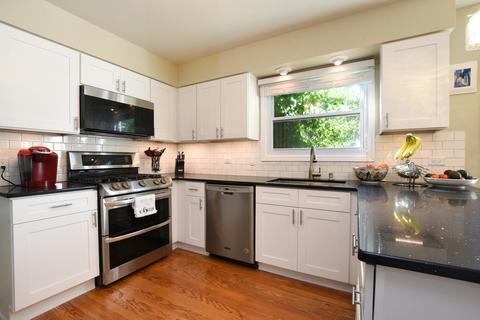 334 E Beech Dr, Schaumburg, IL 60193 photo 9