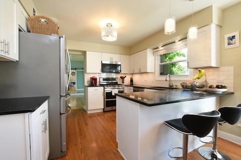 334 E Beech Dr, Schaumburg, IL 60193 photo 8