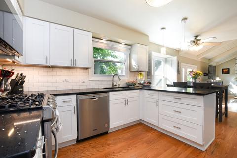 334 E Beech Dr, Schaumburg, IL 60193 photo 11