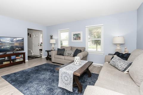 1675 Red Coach Ln, Algonquin, IL 60102 photo 2