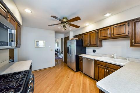 2319 Appleby Dr, Wheaton, IL 60189 photo 6