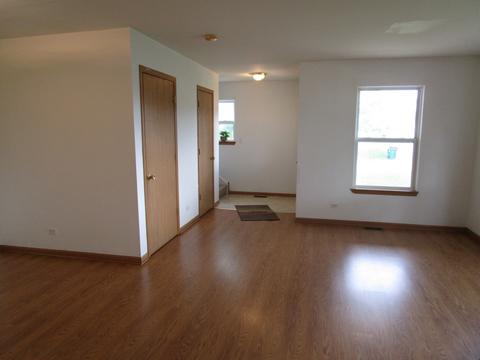 519 Sandy Ct, Harvard, IL 60033 photo 3