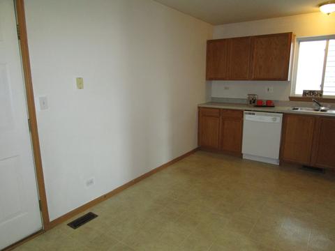 519 Sandy Ct, Harvard, IL 60033 photo 9