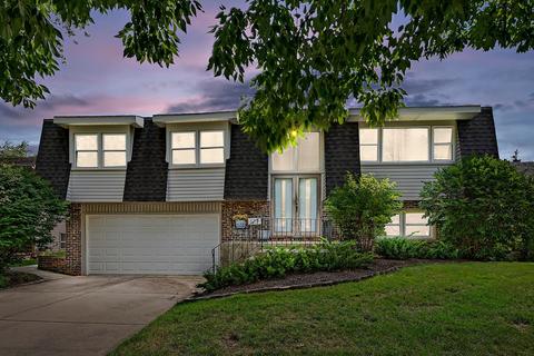 129 Coral Ln, Wheeling, IL 60090 photo 2