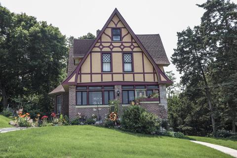 16 N Jackson St, Elgin, IL 60123 photo 4