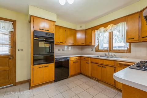 300 Eastgate St, Algonquin, IL 60102 photo 4