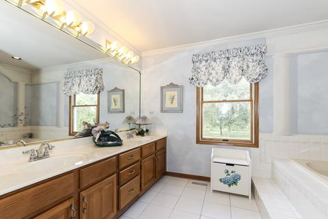 880 Kingston Ln, Bartlett, IL 60103 photo 25