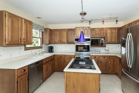 880 Kingston Ln, Bartlett, IL 60103 photo 11