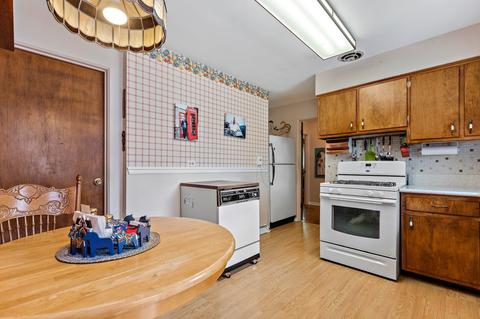 715 S Gables Blvd, Wheaton, IL 60189 photo 9