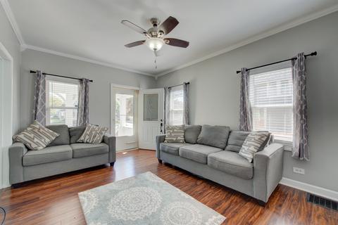 201 Jackson St, Aurora, IL 60505 photo 4