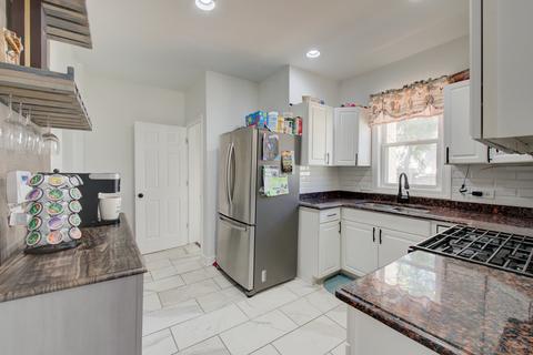 201 Jackson St, Aurora, IL 60505 photo 10
