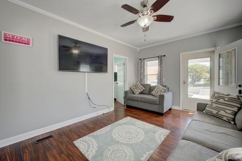 201 Jackson St, Aurora, IL 60505 photo 5