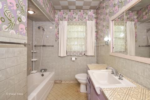 408 Wilcox Ave, Elgin, IL 60123 photo 9