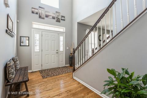 2009 Fairfield Dr, Plainfield, IL 60586 photo 2