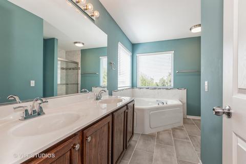 2009 Fairfield Dr, Plainfield, IL 60586 photo 10