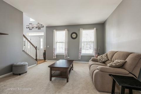 2009 Fairfield Dr, Plainfield, IL 60586 photo 4