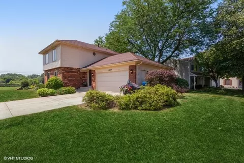2210 Walcott Rd, Aurora, IL 60504 photo 3