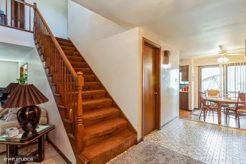 2210 Walcott Rd, Aurora, IL 60504 photo 4
