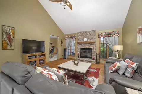 703 Buffalo Dr, Minooka, IL 60447 photo 14