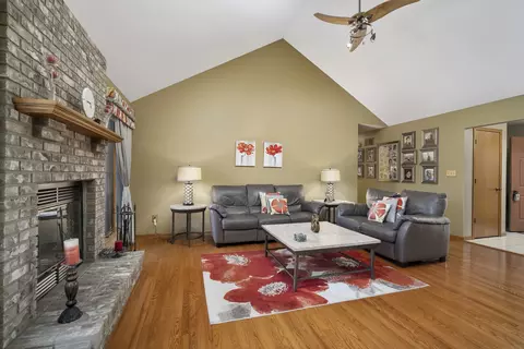 703 Buffalo Dr, Minooka, IL 60447 photo 16