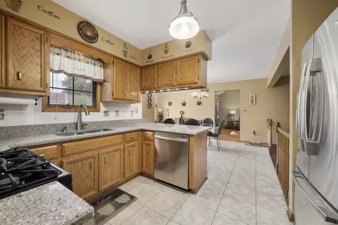 703 Buffalo Dr, Minooka, IL 60447 photo 12