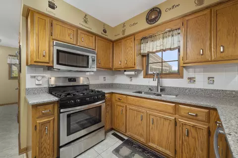 703 Buffalo Dr, Minooka, IL 60447 photo 10