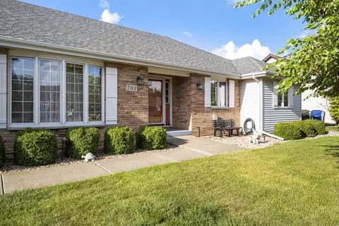 703 Buffalo Dr, Minooka, IL 60447 photo 2