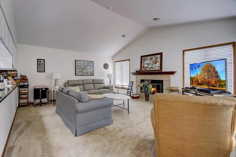 1960 Golfview Dr, Bartlett, IL 60103 photo 3