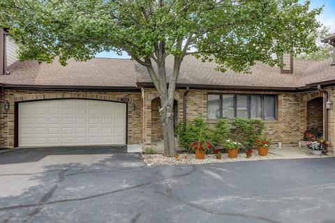 1960 Golfview Dr, Bartlett, IL 60103 photo 1