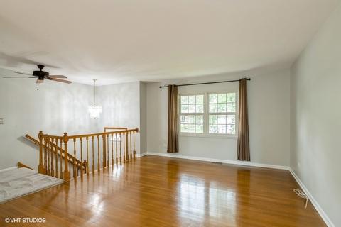 2316 E Beck Rd, Lindenhurst, IL 60046 photo 2