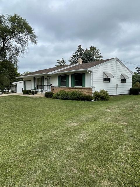 1467 Winter Dr, Freeport, IL 61032 photo 1