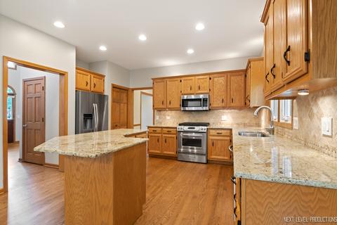 634 Brooklyn Dr, Aurora, IL 60502 photo 13